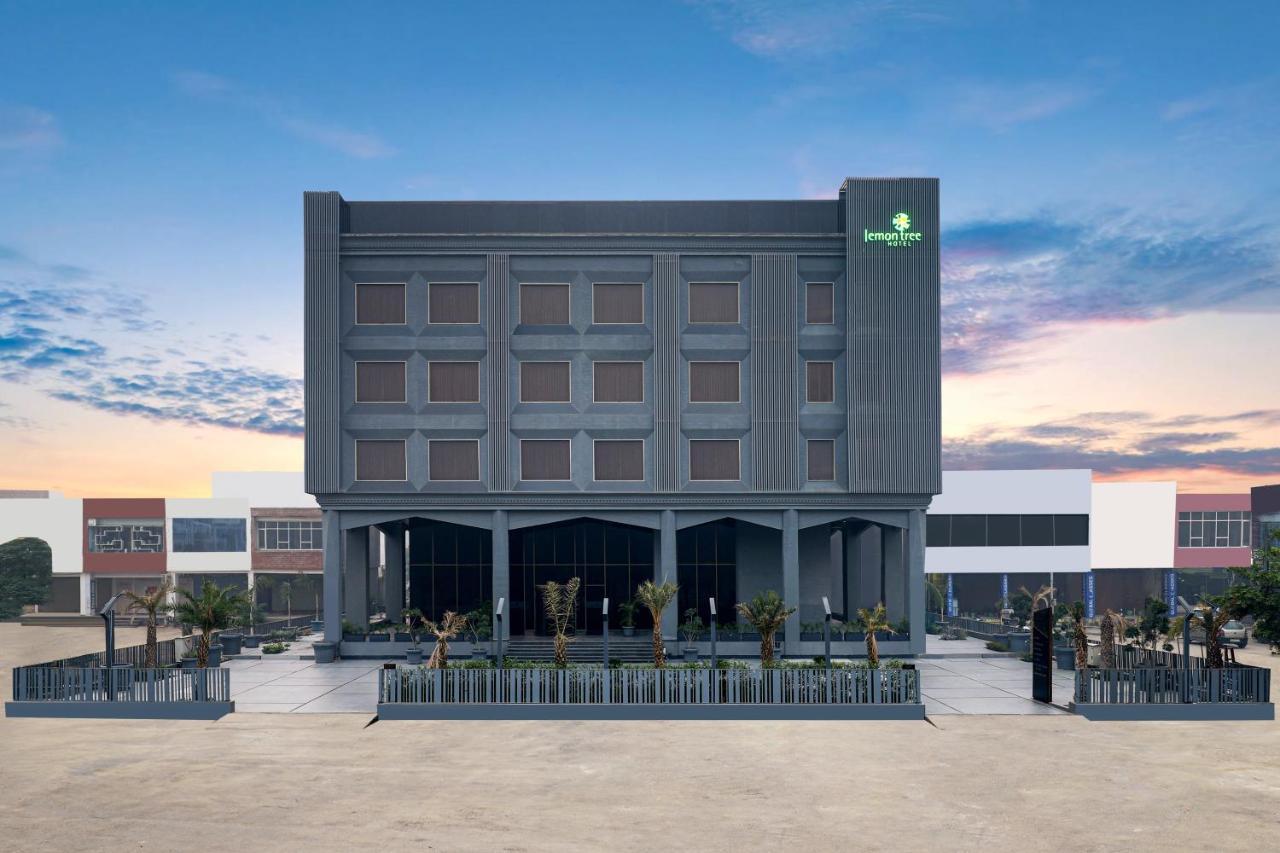 Lemon Tree Hotel, Hisar Exterior photo