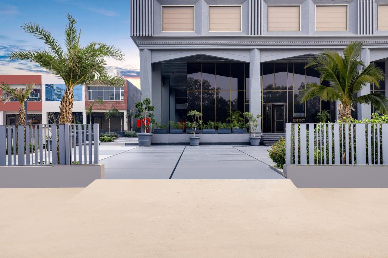 Lemon Tree Hotel, Hisar Exterior photo