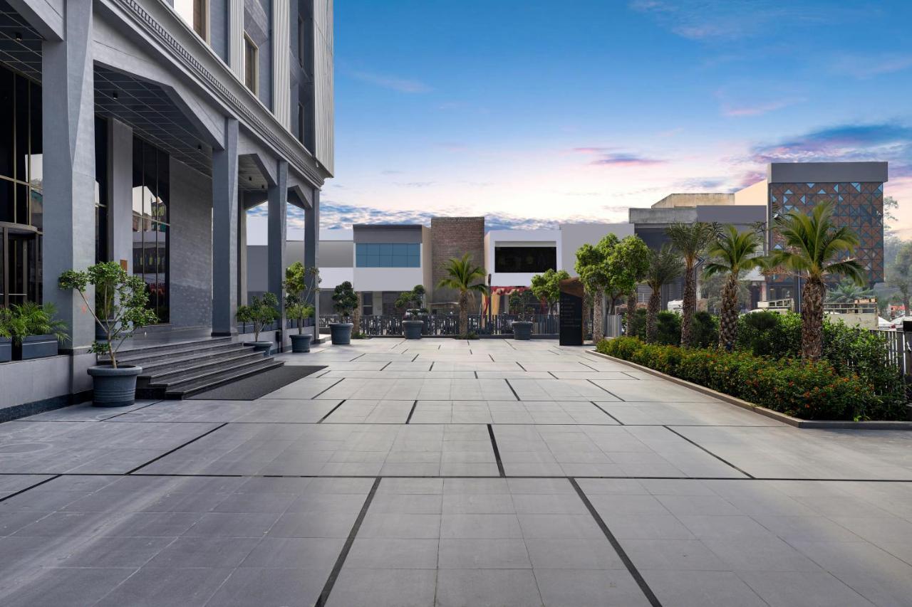 Lemon Tree Hotel, Hisar Exterior photo